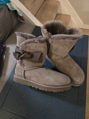 UGG Boots with Ribbon Gray Size 7